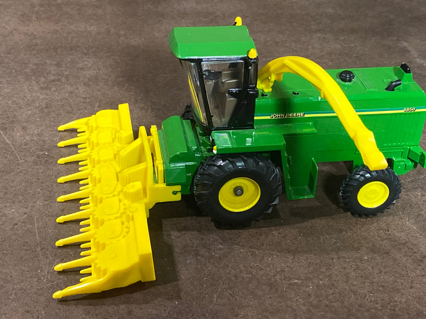 1/32 John Deere 6850 Forage Harvester