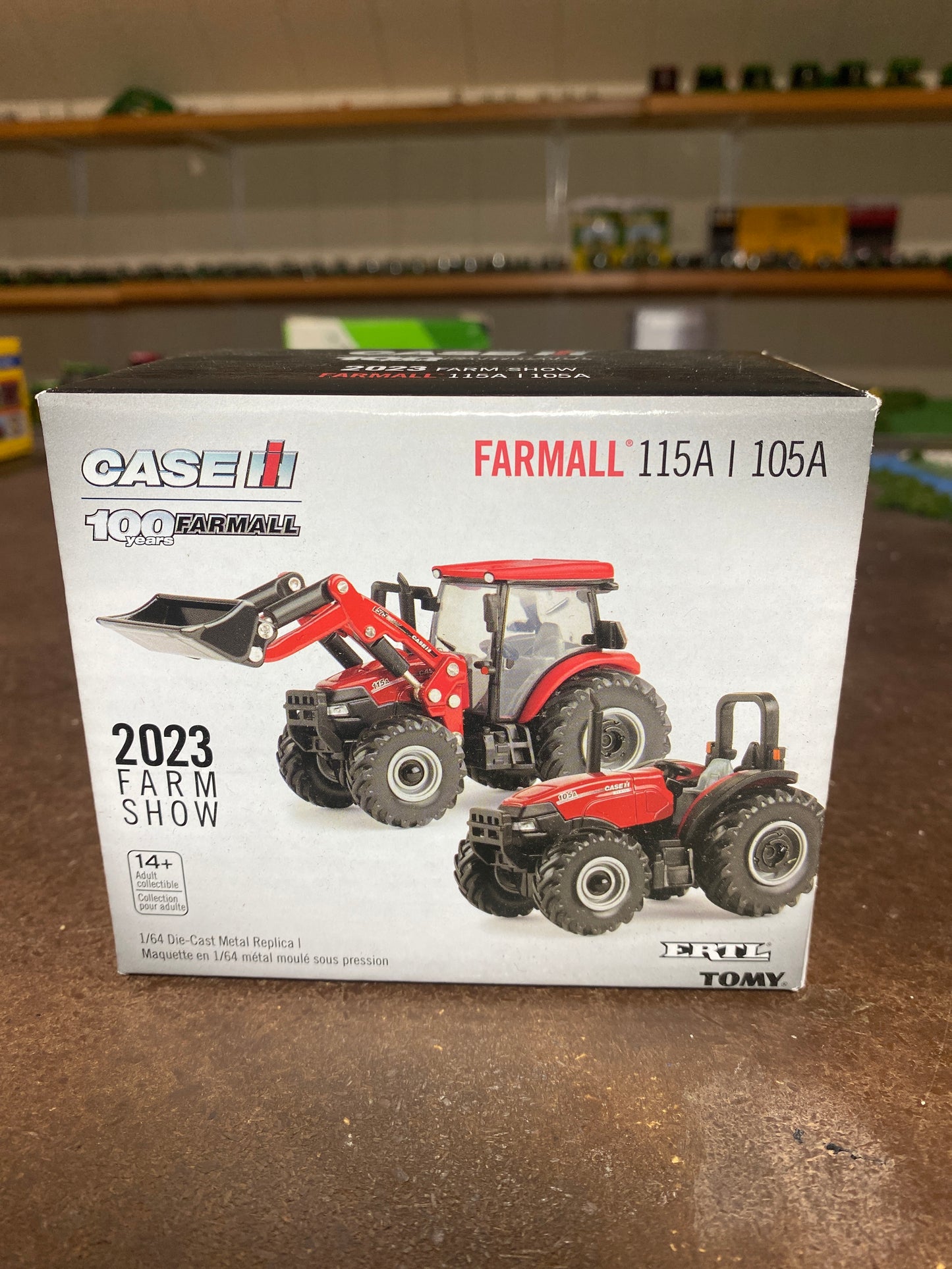 1/64 Farmall 115A and 105A