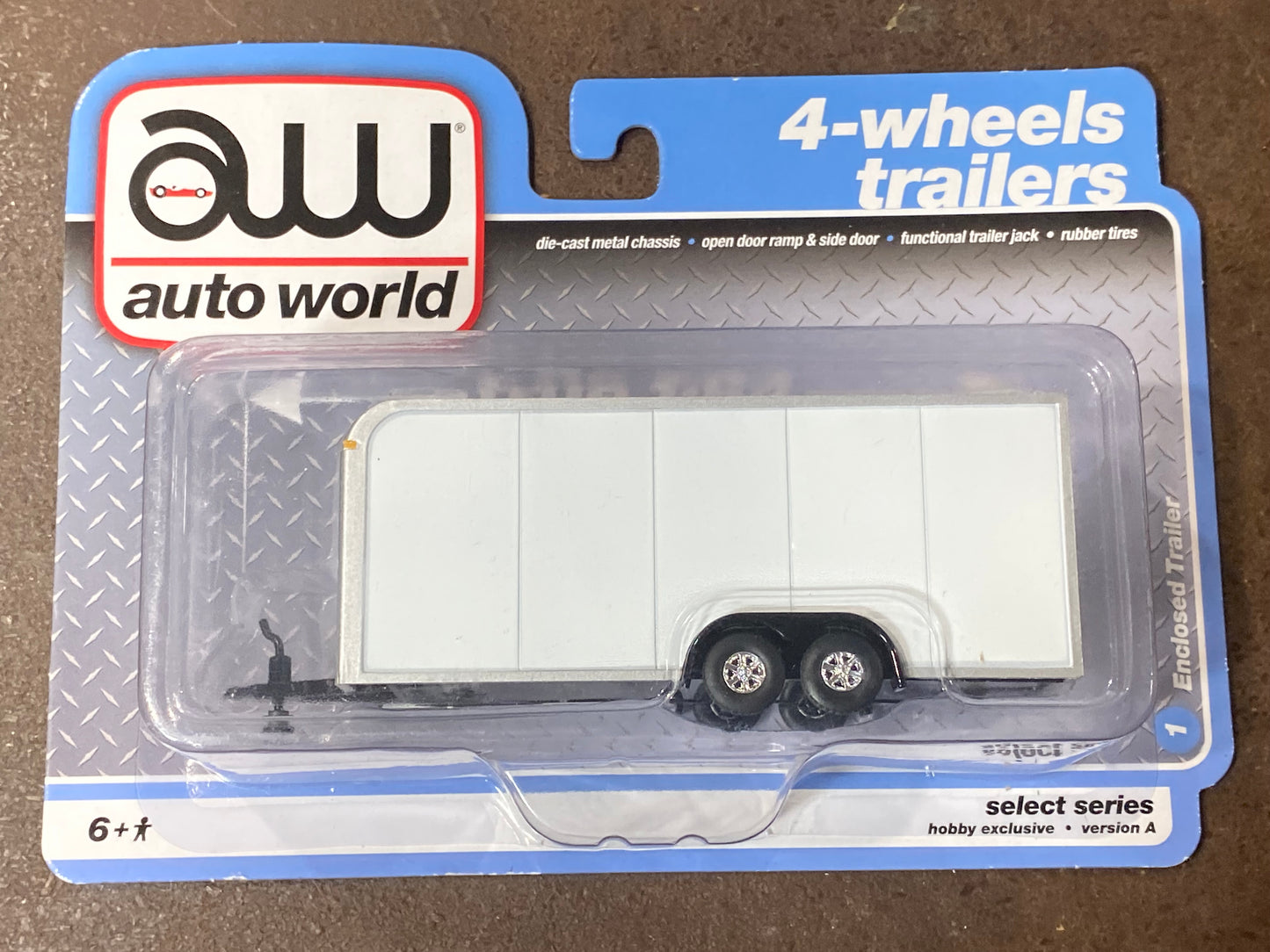 1/64 Auto World White Enclosed Trailer