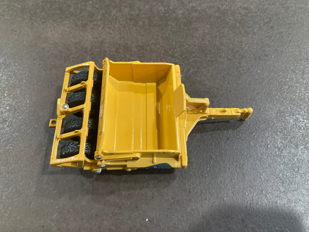 1:64 John Deere 1812c Scraper Pan