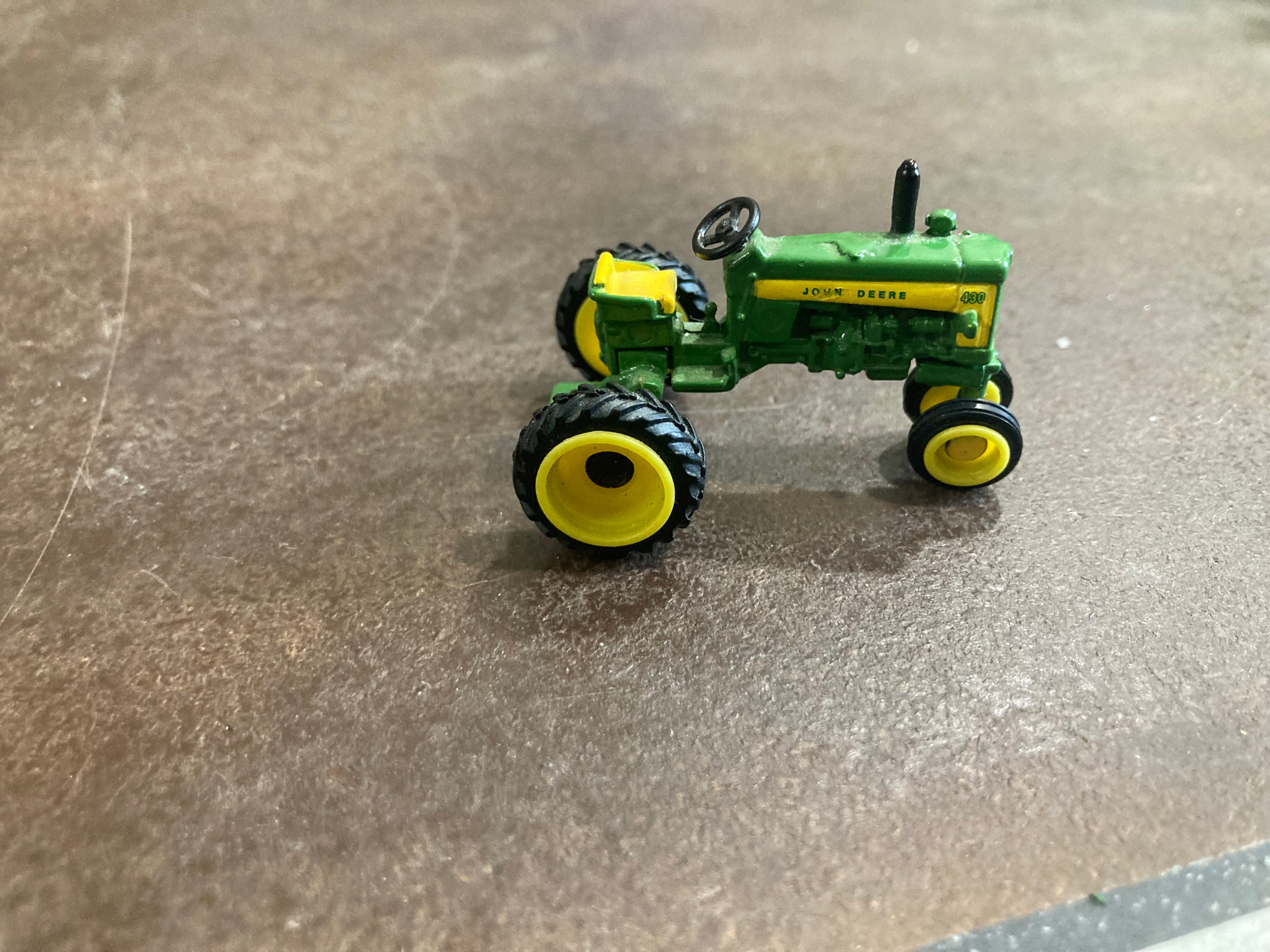 1:64 John Deere 430 High Crop