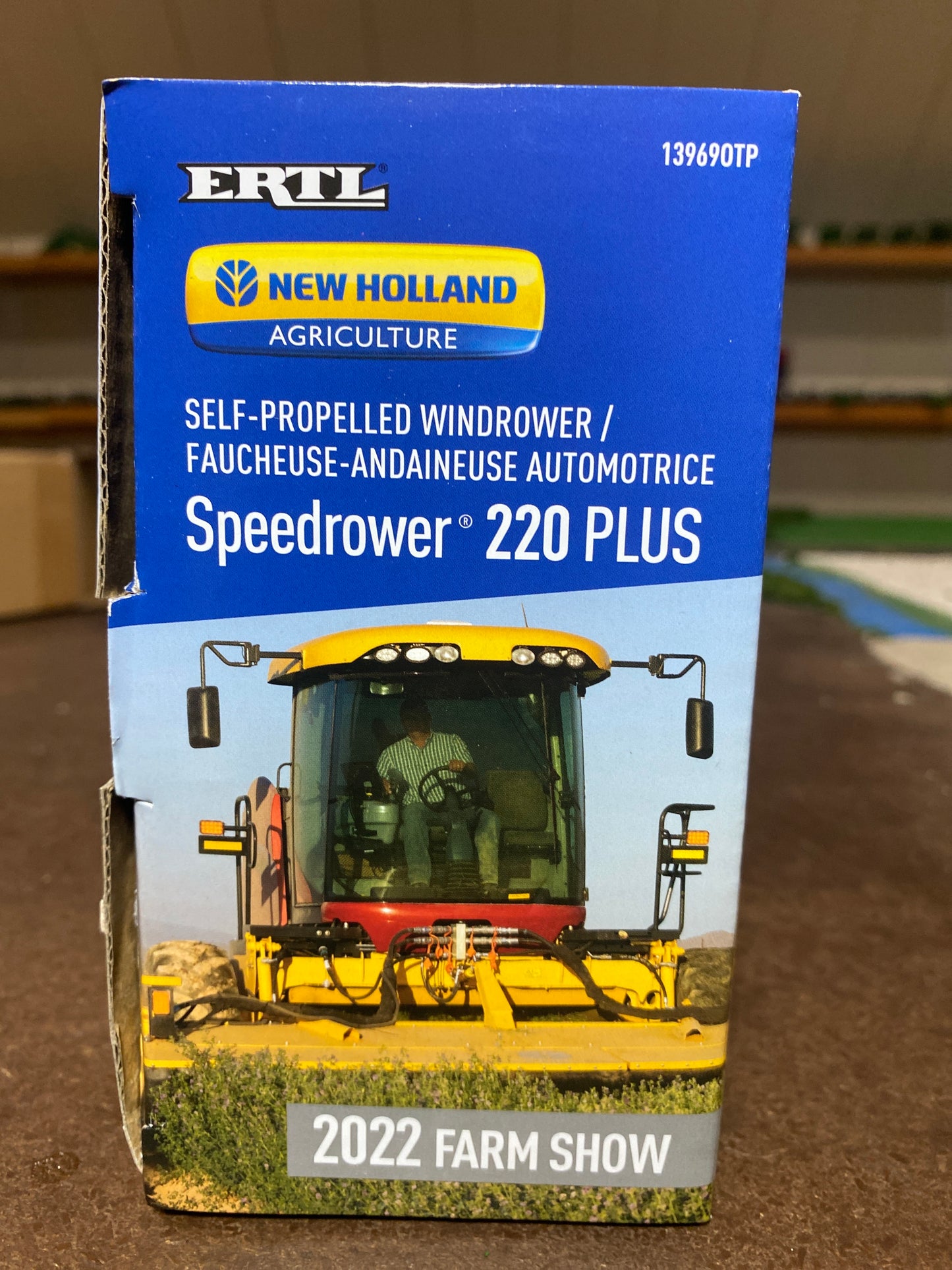 1/64 New Holland Speedrower 220 Plus 2022 Farm Show Edition