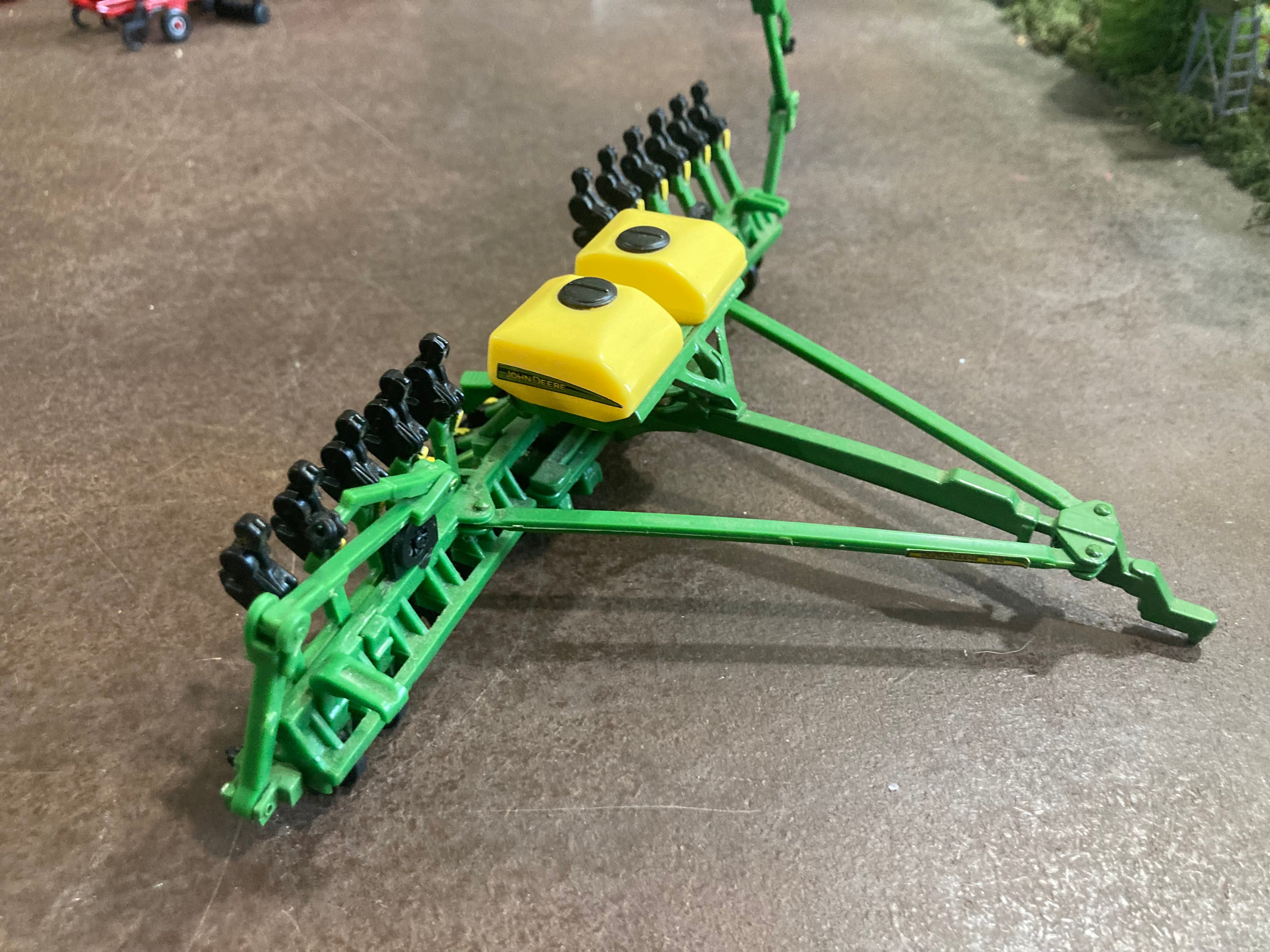 1:64 John Deere 1790 Split Row Planter