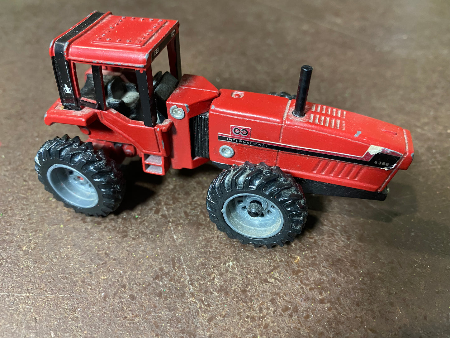 1/64 International 6388 2+2