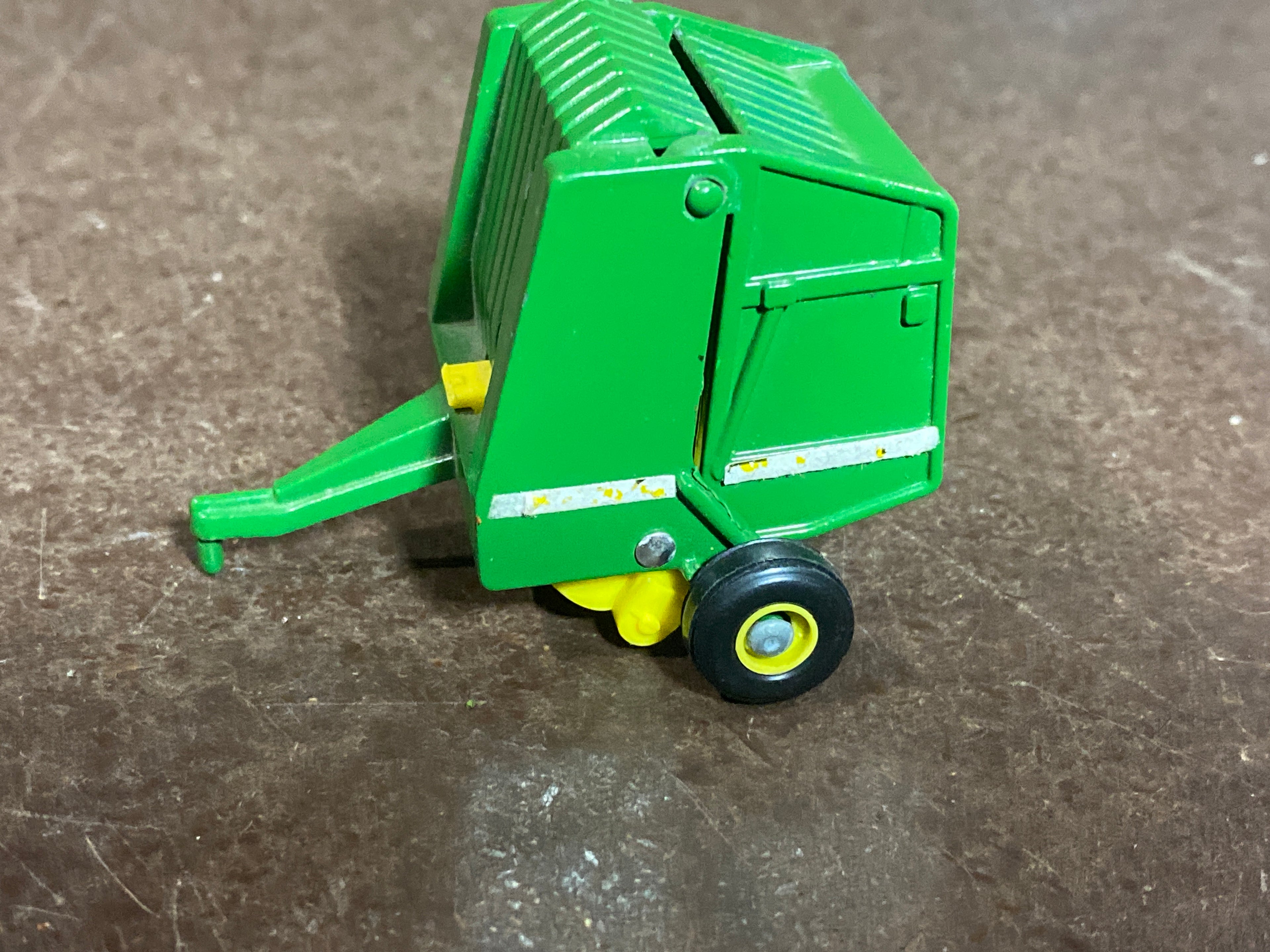 1/64 John Deere Baler