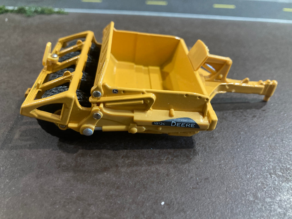 1:64 John Deere 1812c Scraper Pan