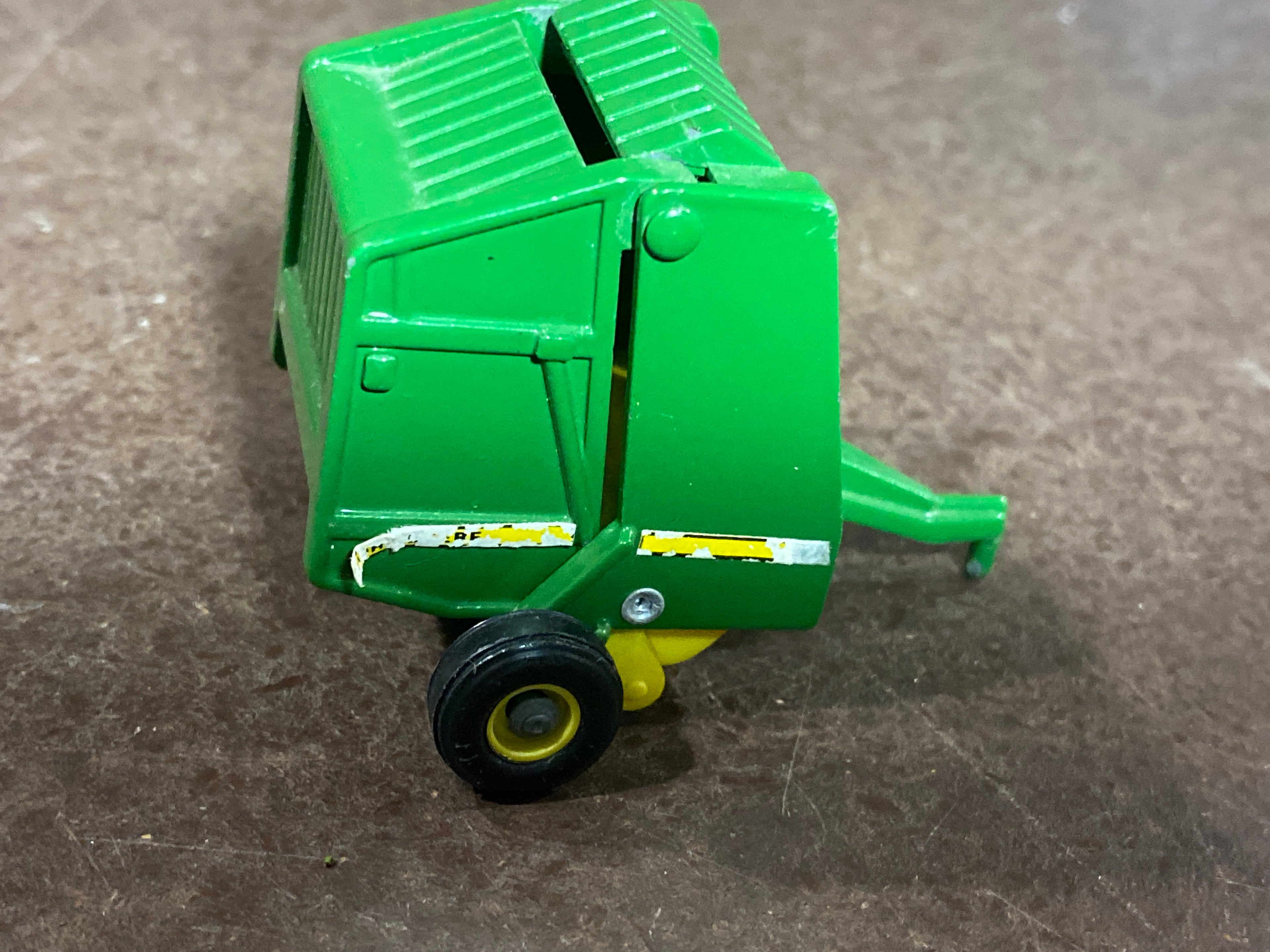 1/64 John Deere Baler