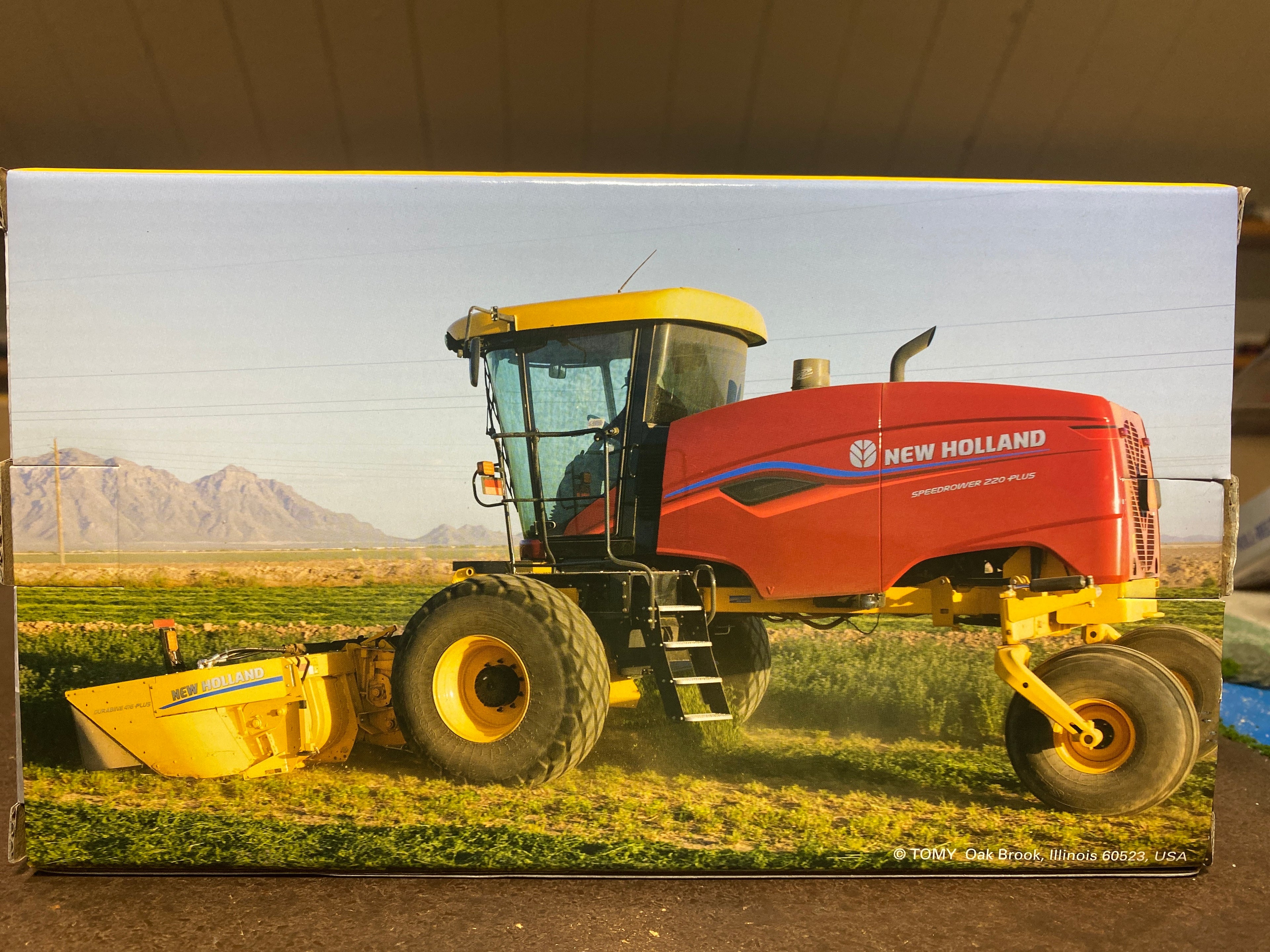1/64 New Holland Speedrower 220 Plus 2022 Farm Show Edition