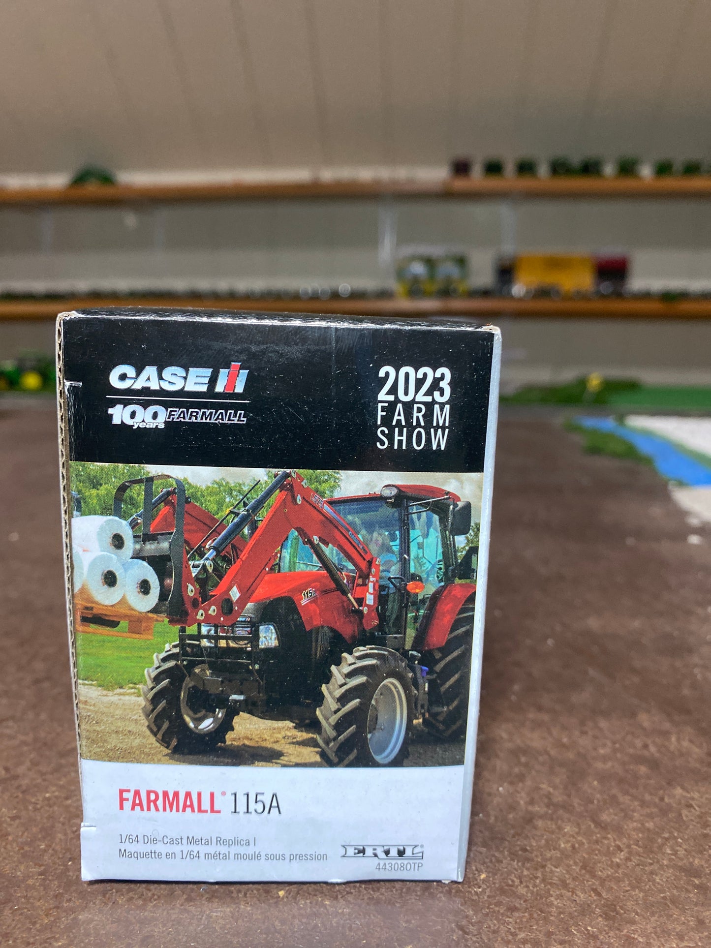 1/64 Farmall 115A and 105A