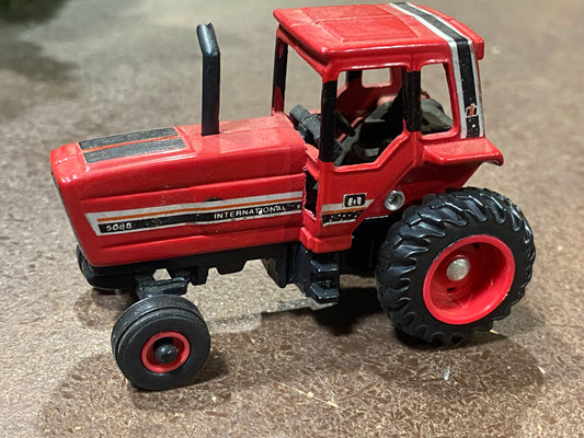 1/64 International 5088 (red rims)