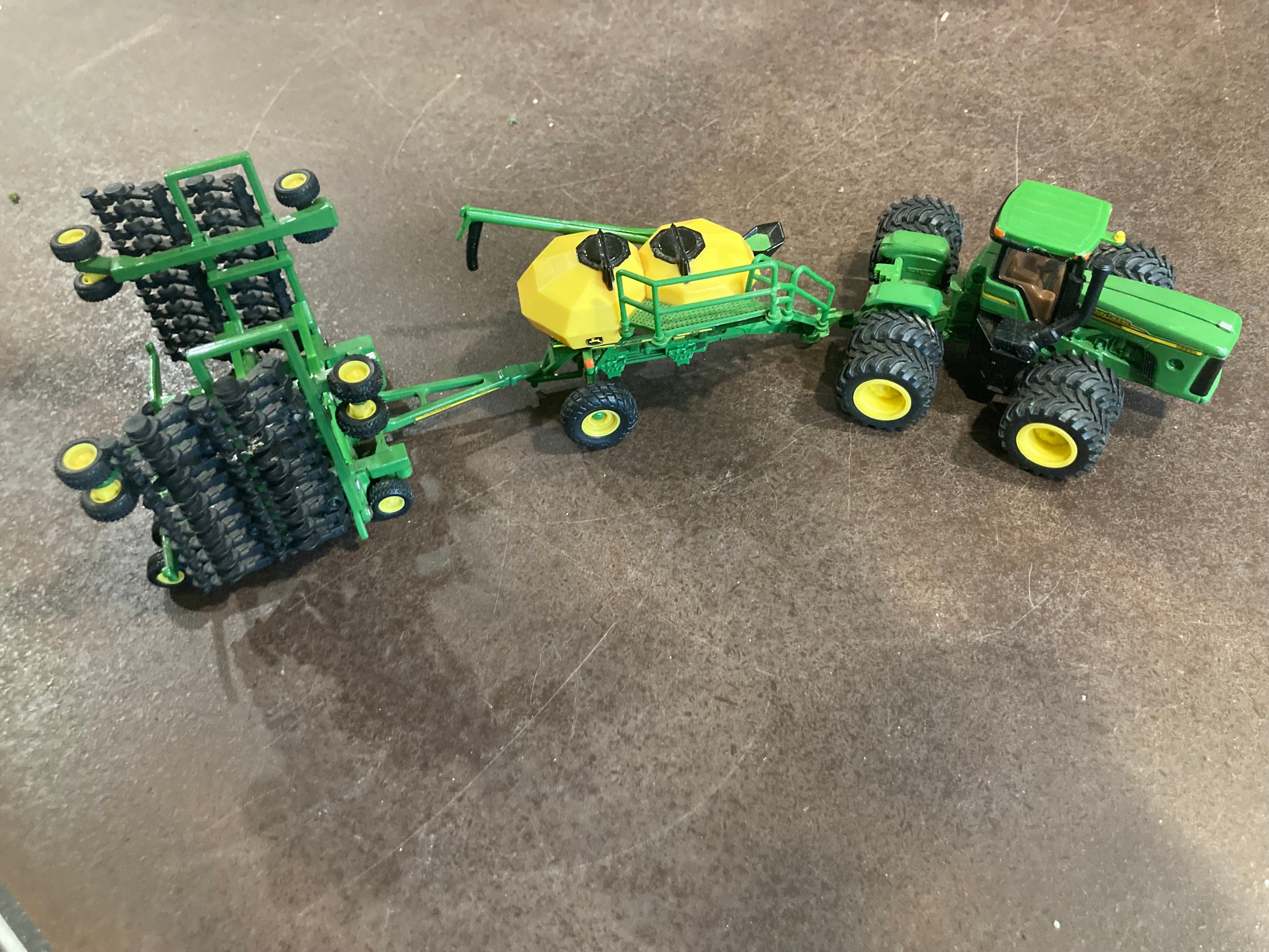 1:64 John Deere 9320 Air Seeder Set