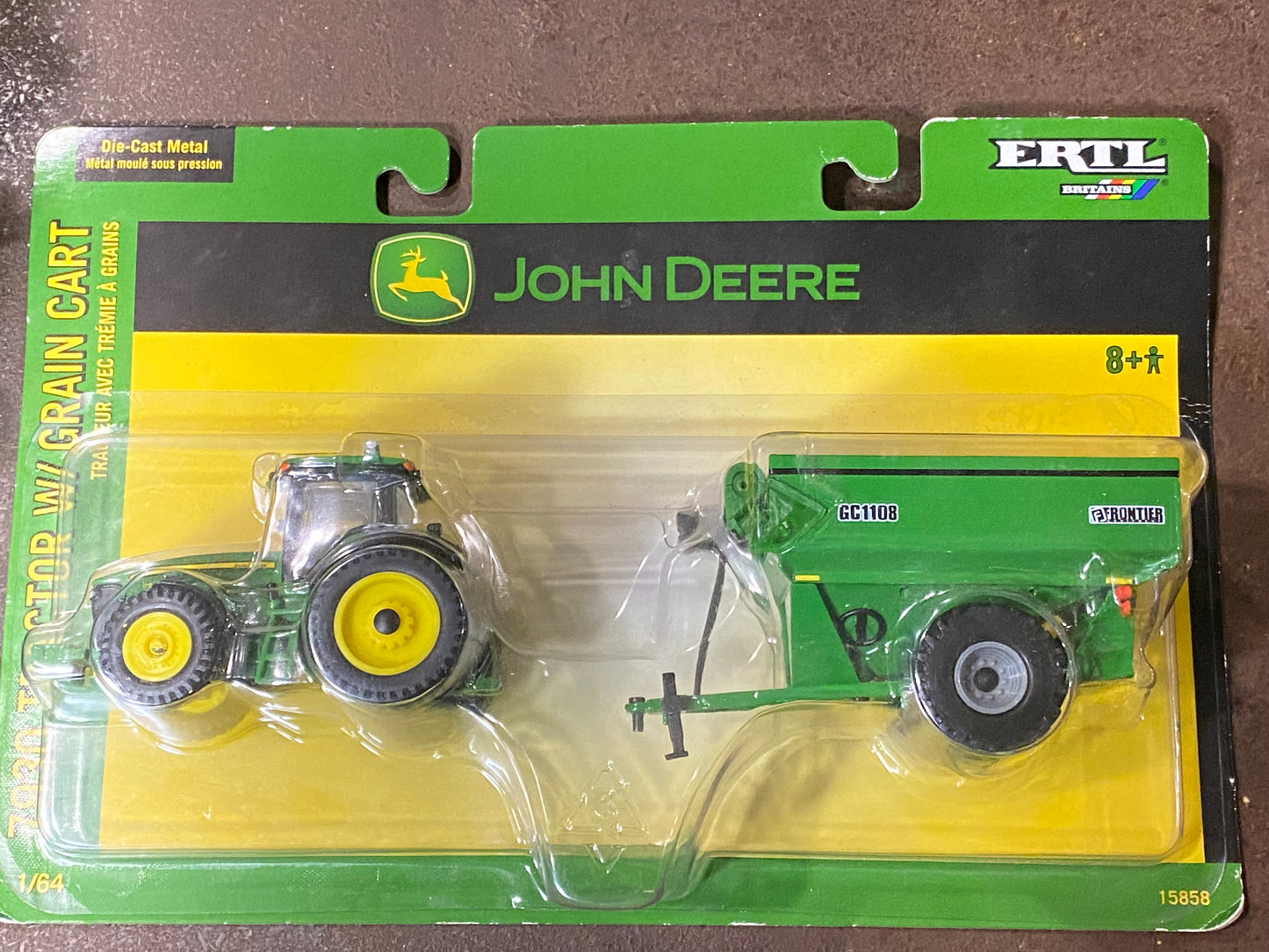 1/64 John Deere 7930 with Grain Cart