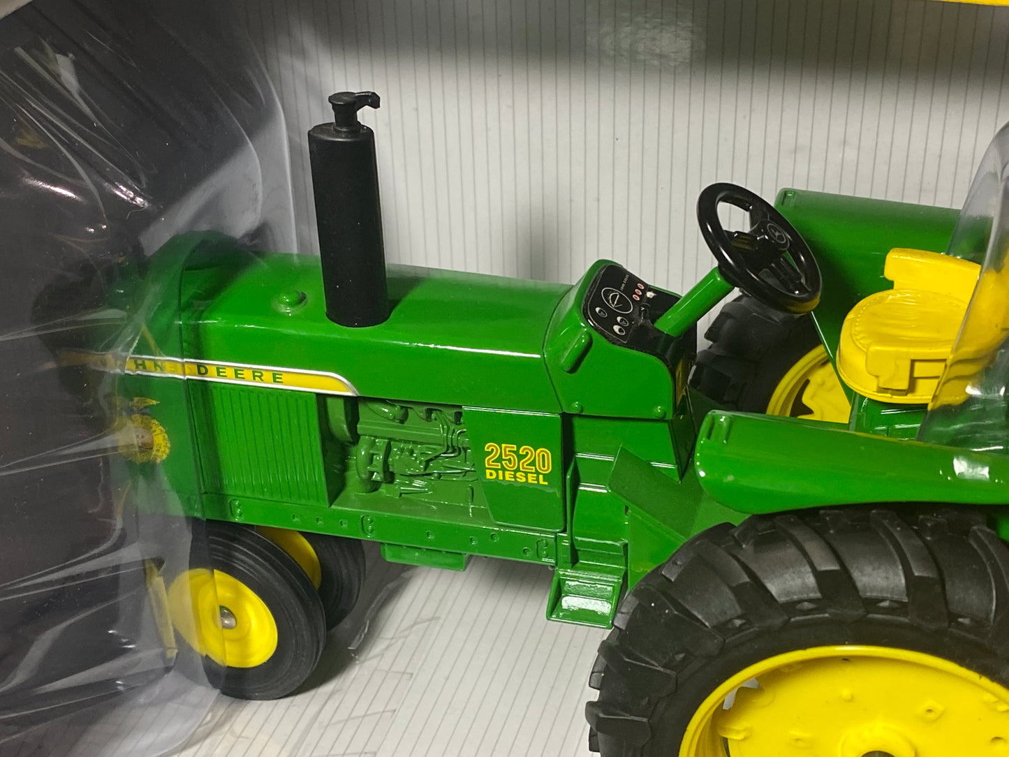 1/16 John Deere 2520 FFA Edition