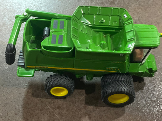 1/64 John Deere 9670 STS Bullet Rotor Combine No Heads