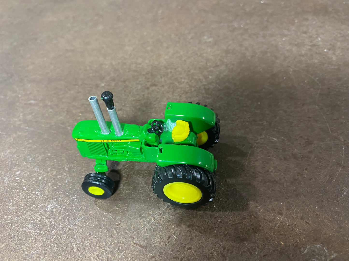 1/64 John Deere 6030 Wheatland on singles