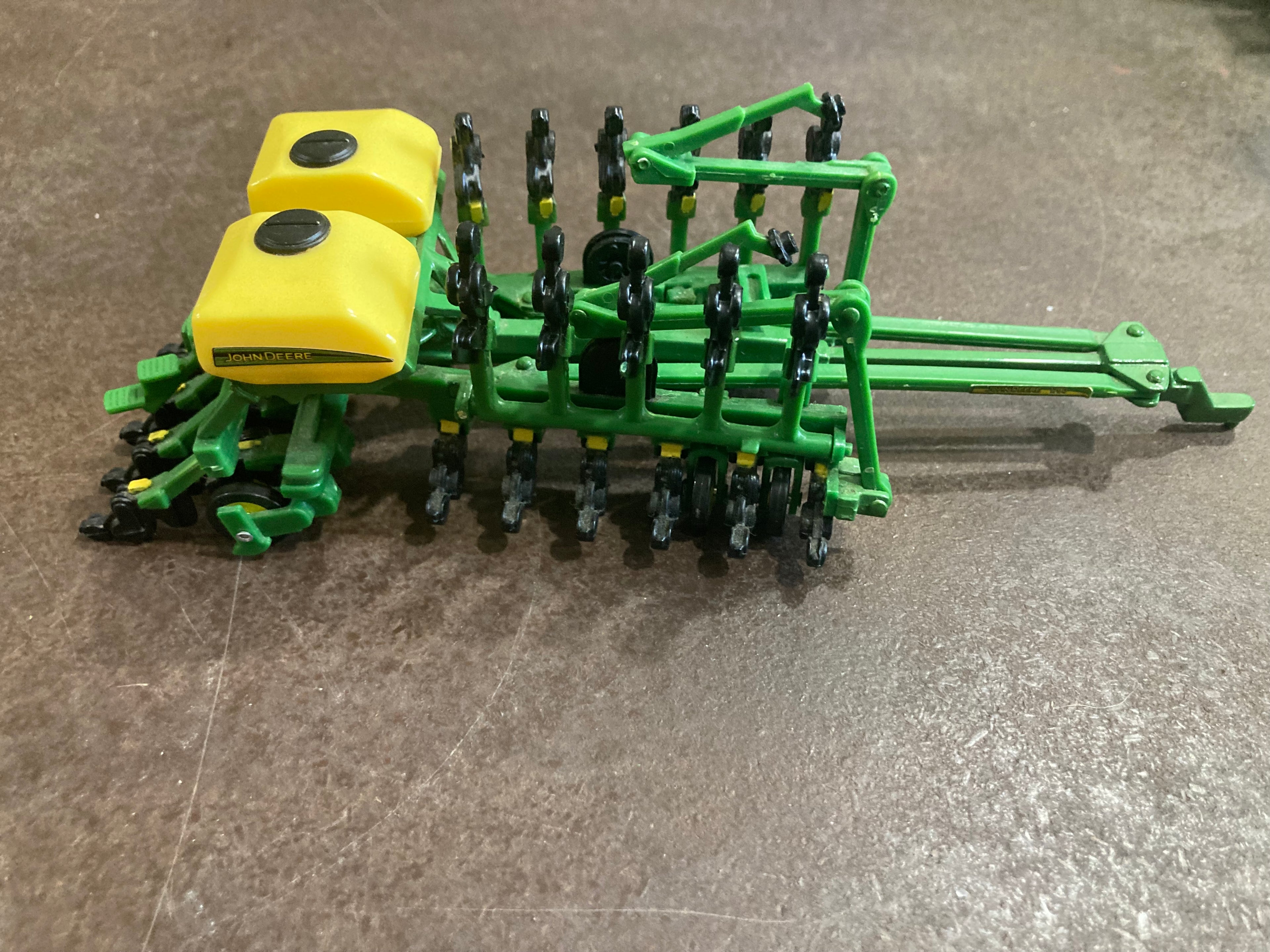 1:64 John Deere 1790 Split Row Planter