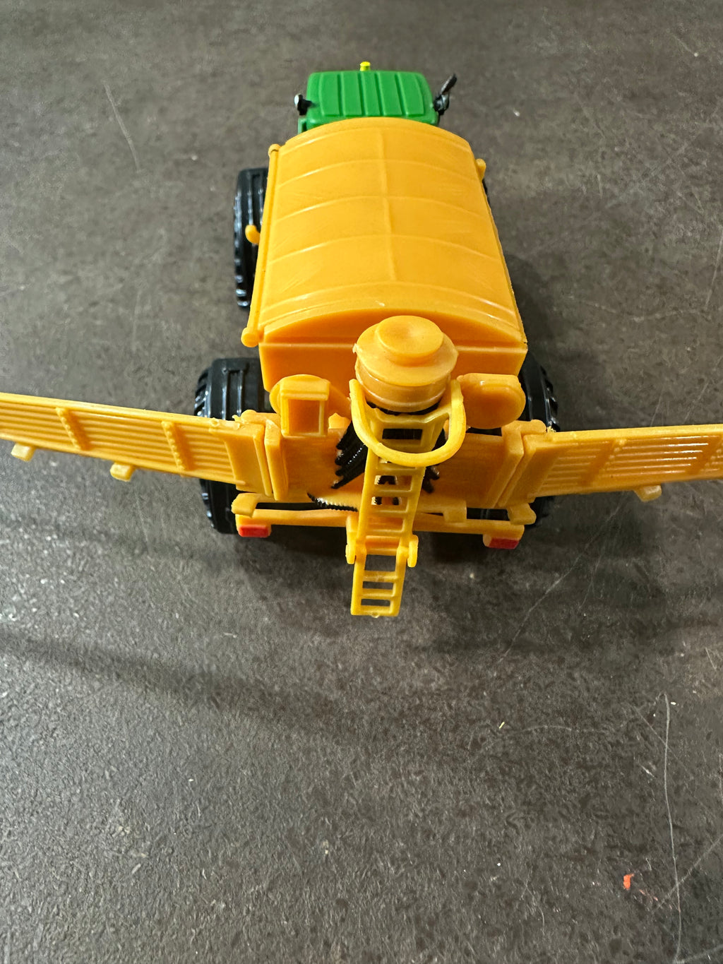 1:64 John Deere with Air Spreader System