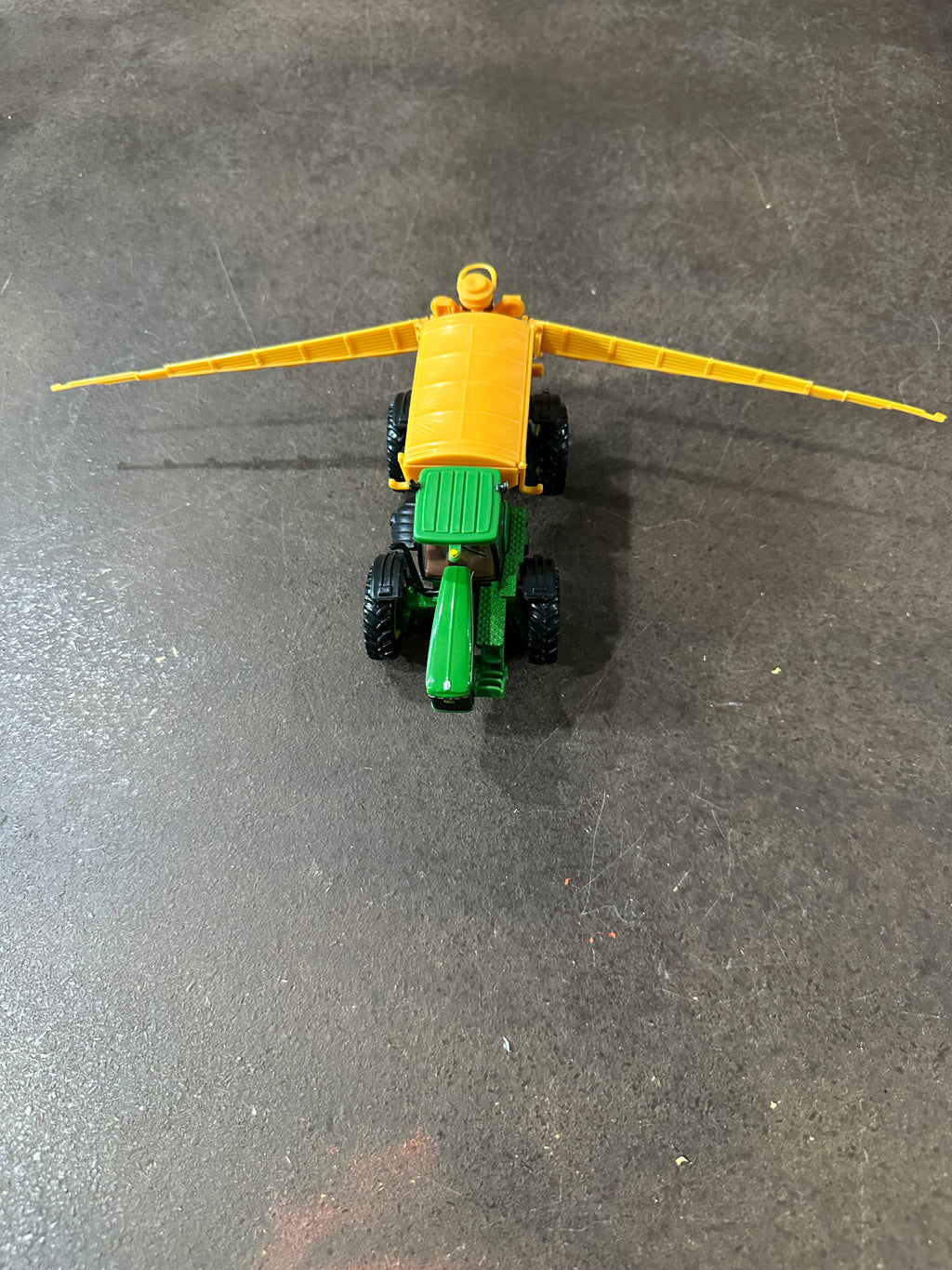1:64 John Deere with Air Spreader System