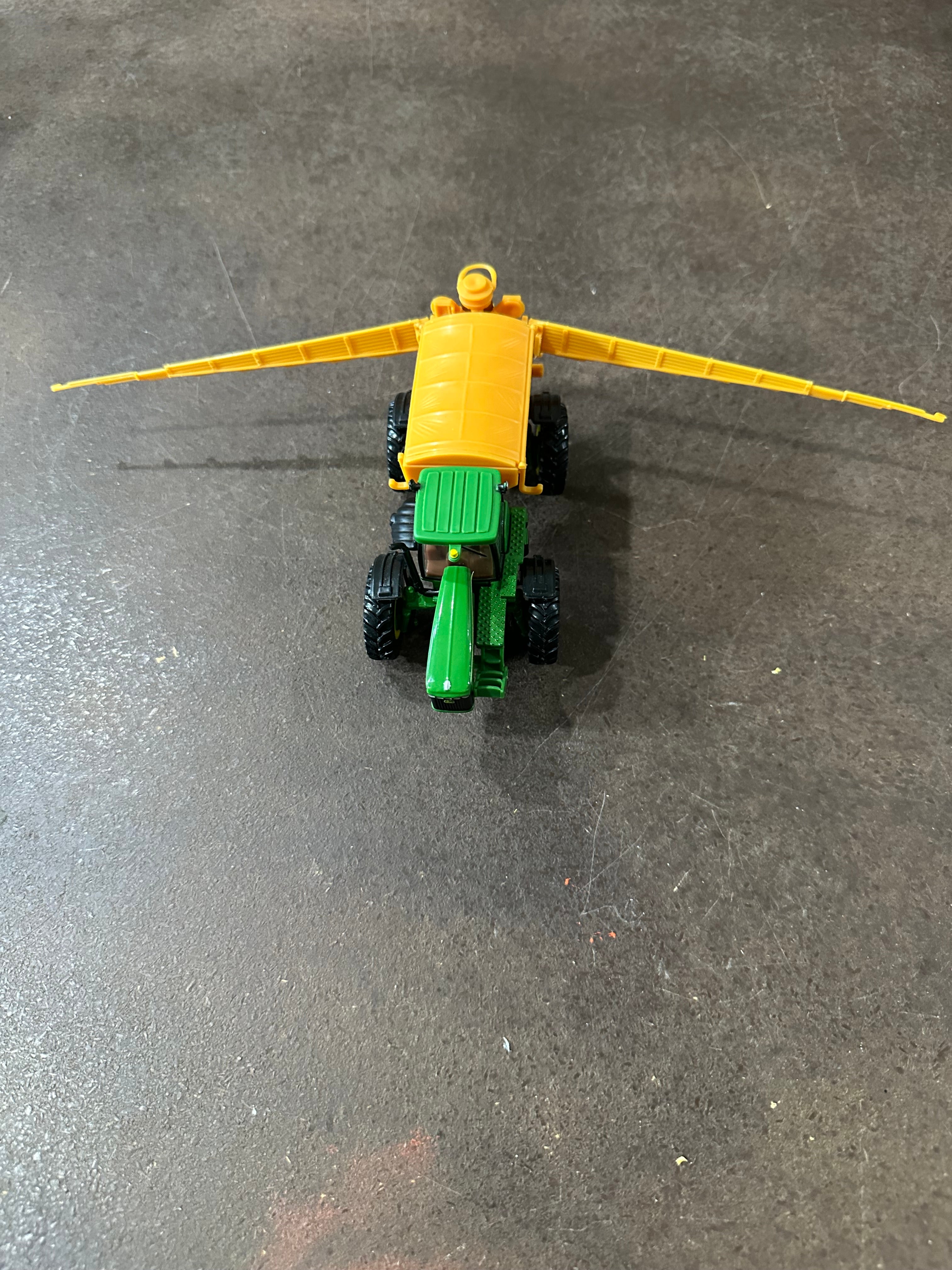 1:64 John Deere with Air Spreader System