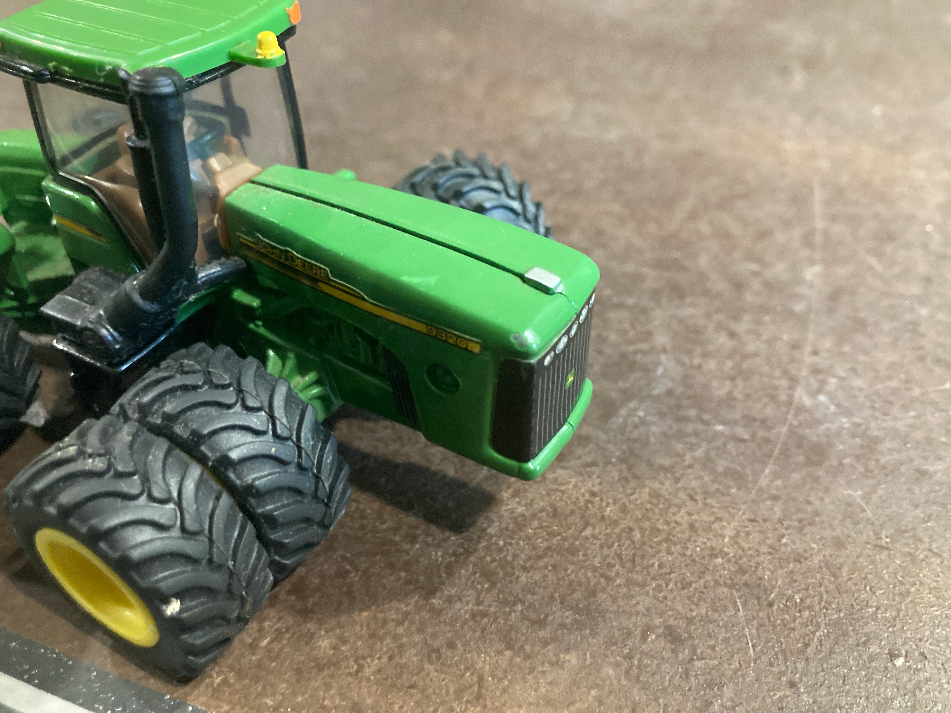 1:64 John Deere 9320 Air Seeder Set