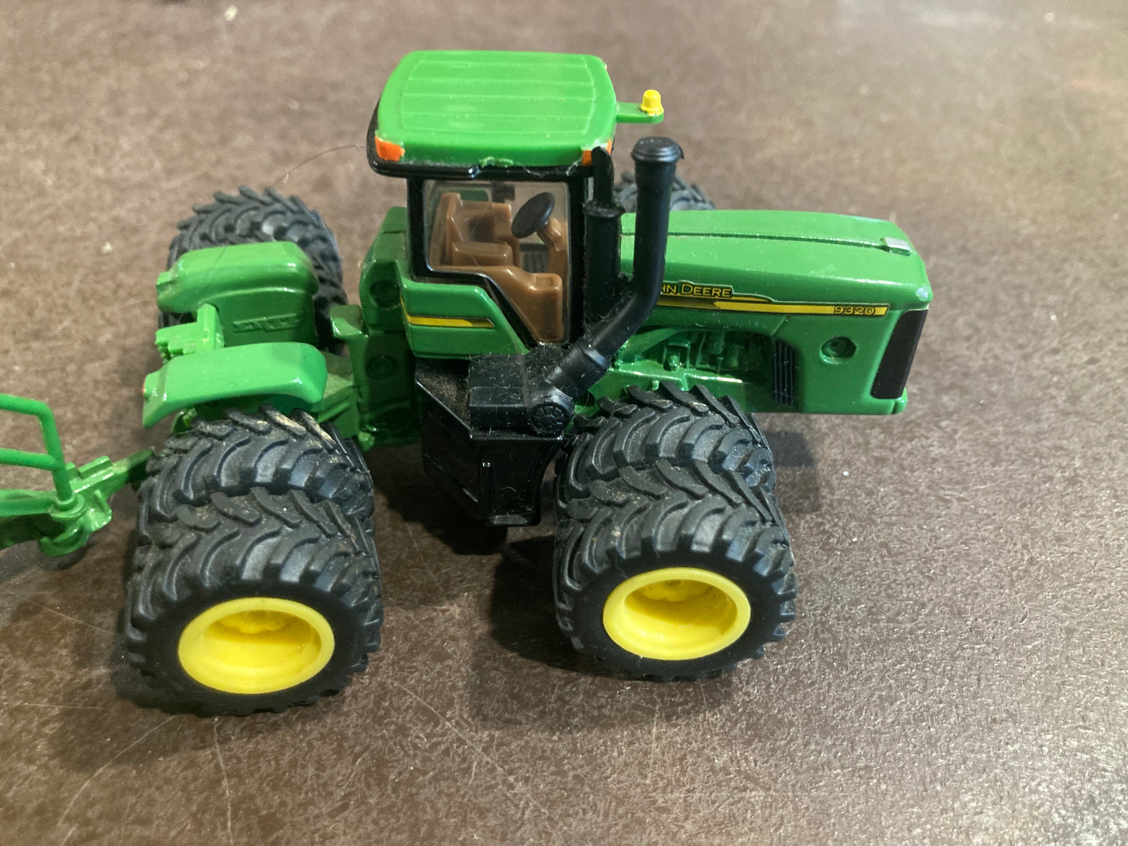 1:64 John Deere 9320 Air Seeder Set