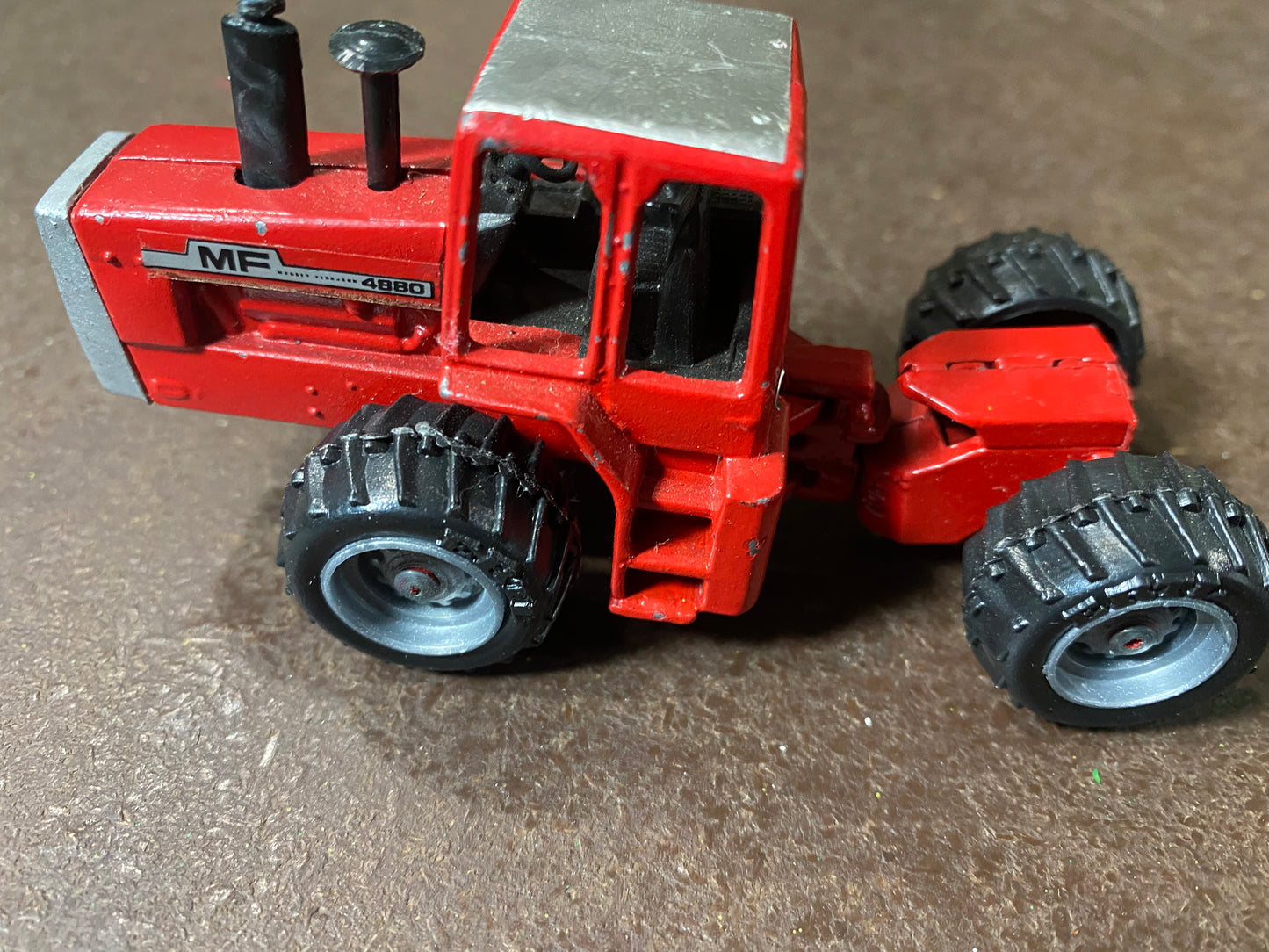 1/64 Massey Ferguson 4880