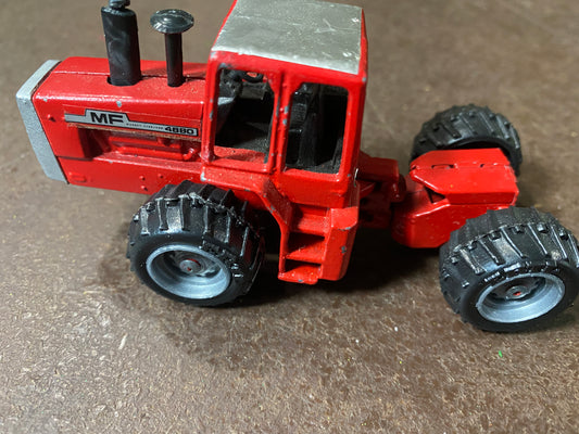 1/64 Massey Ferguson 4880