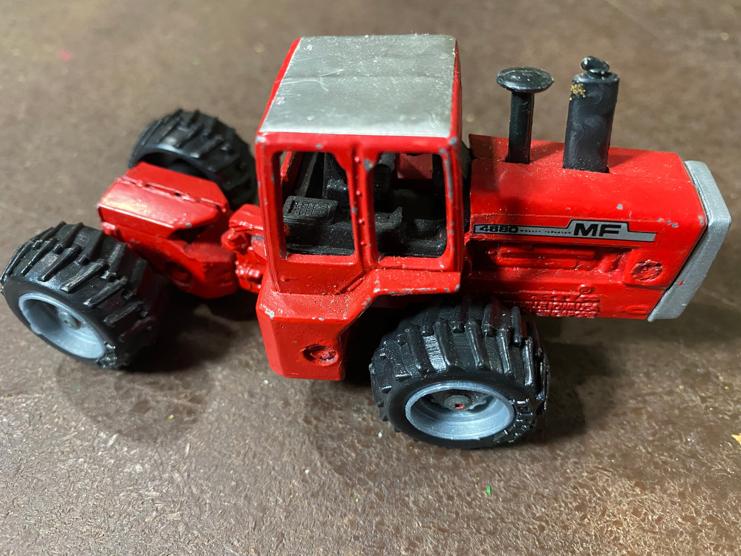 1/64 Massey Ferguson 4880