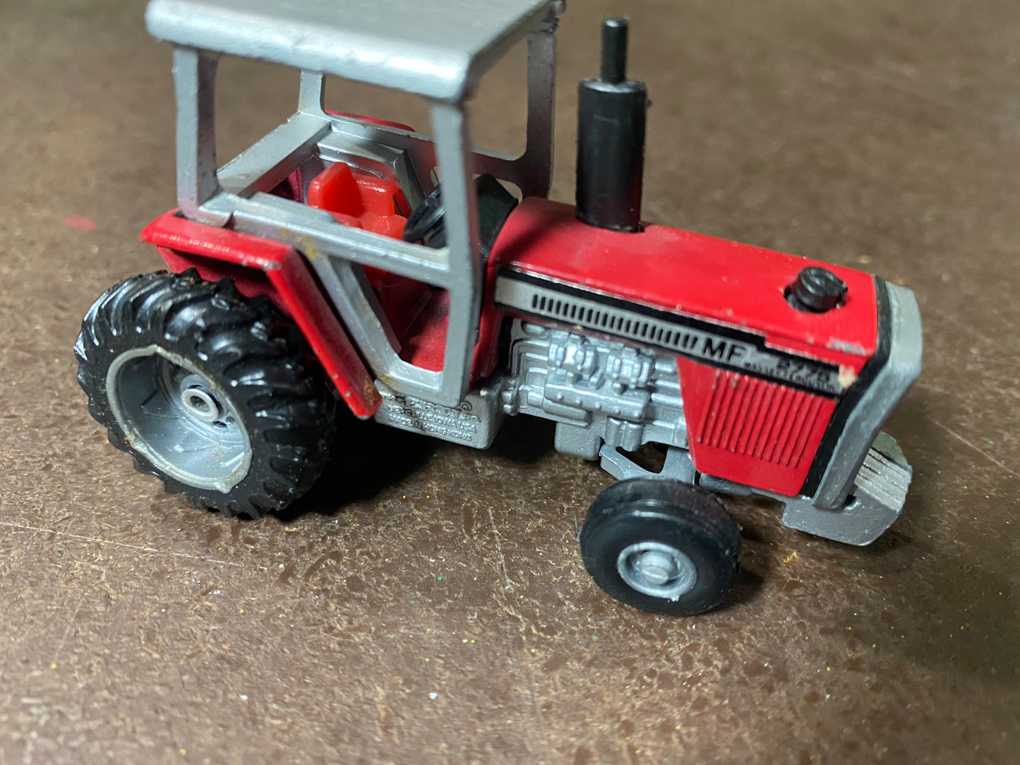 1/64 Massey Ferguson 2775