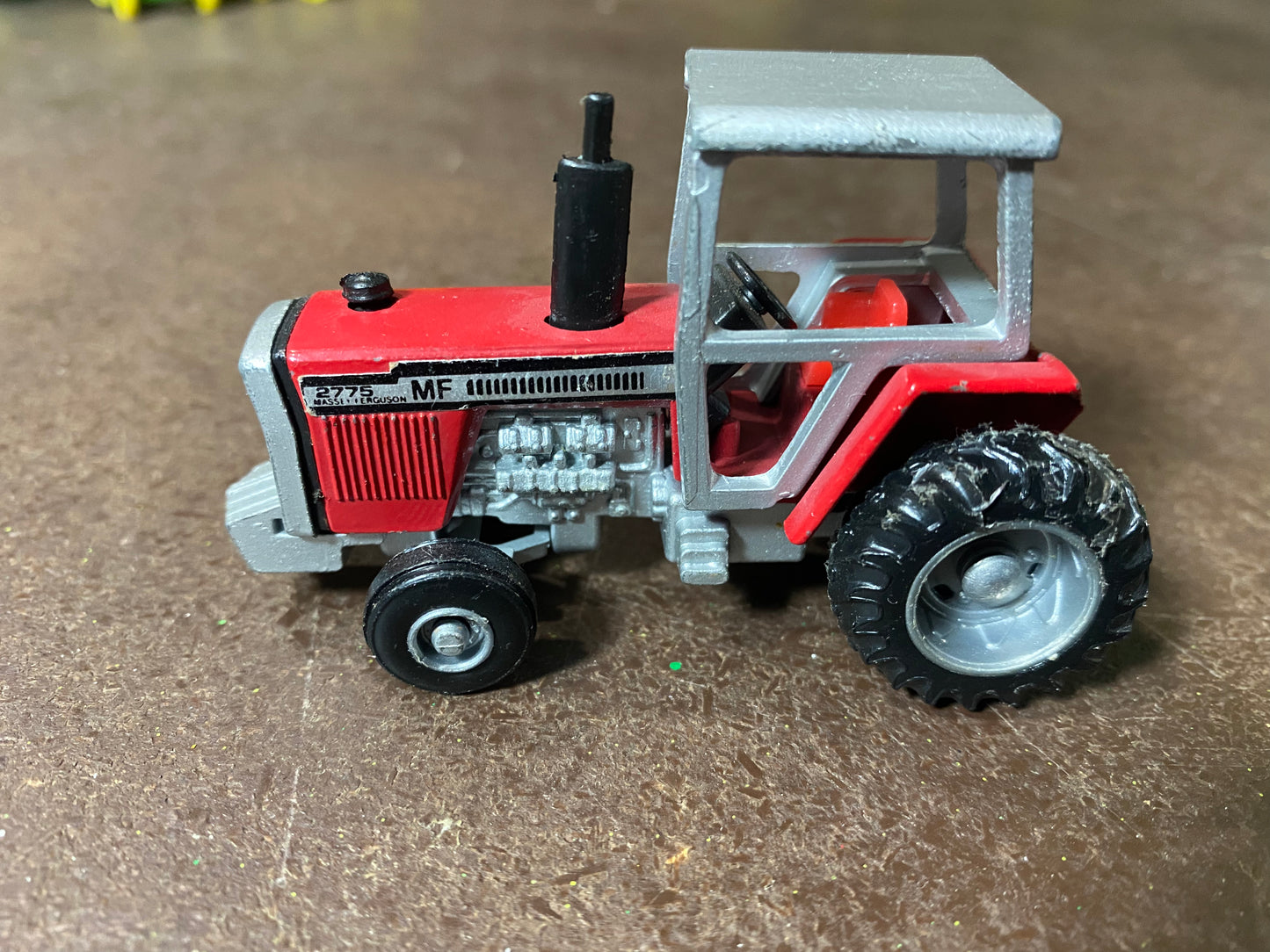 1/64 Massey Ferguson 2775