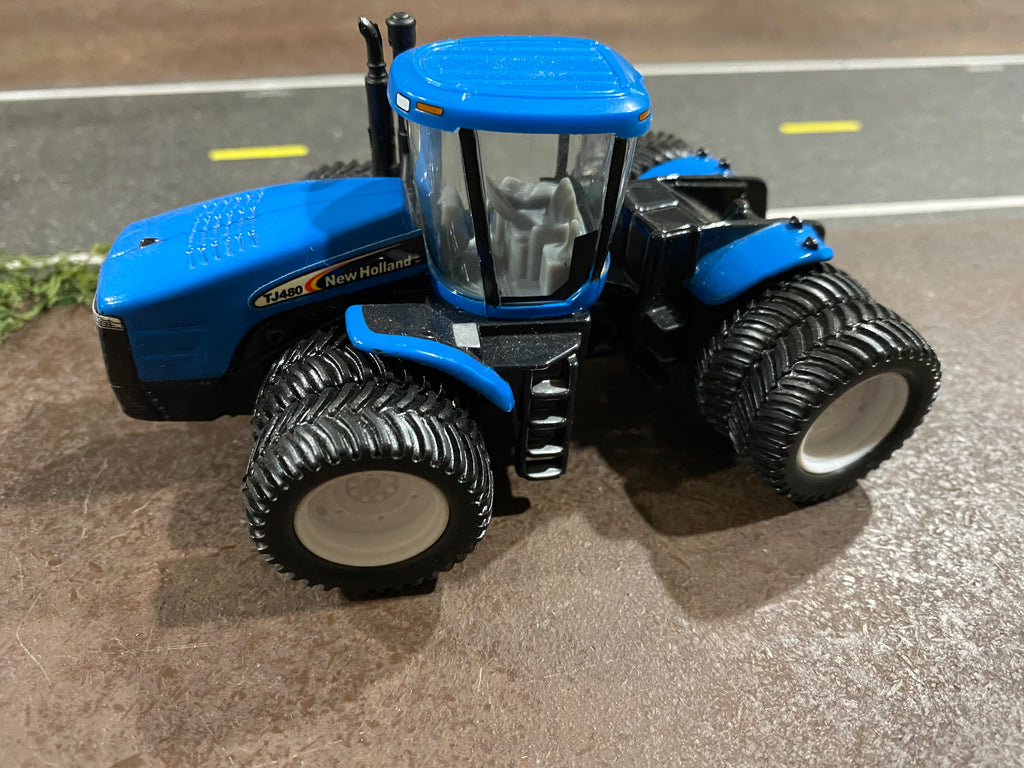 1/64 New Holland TJ480