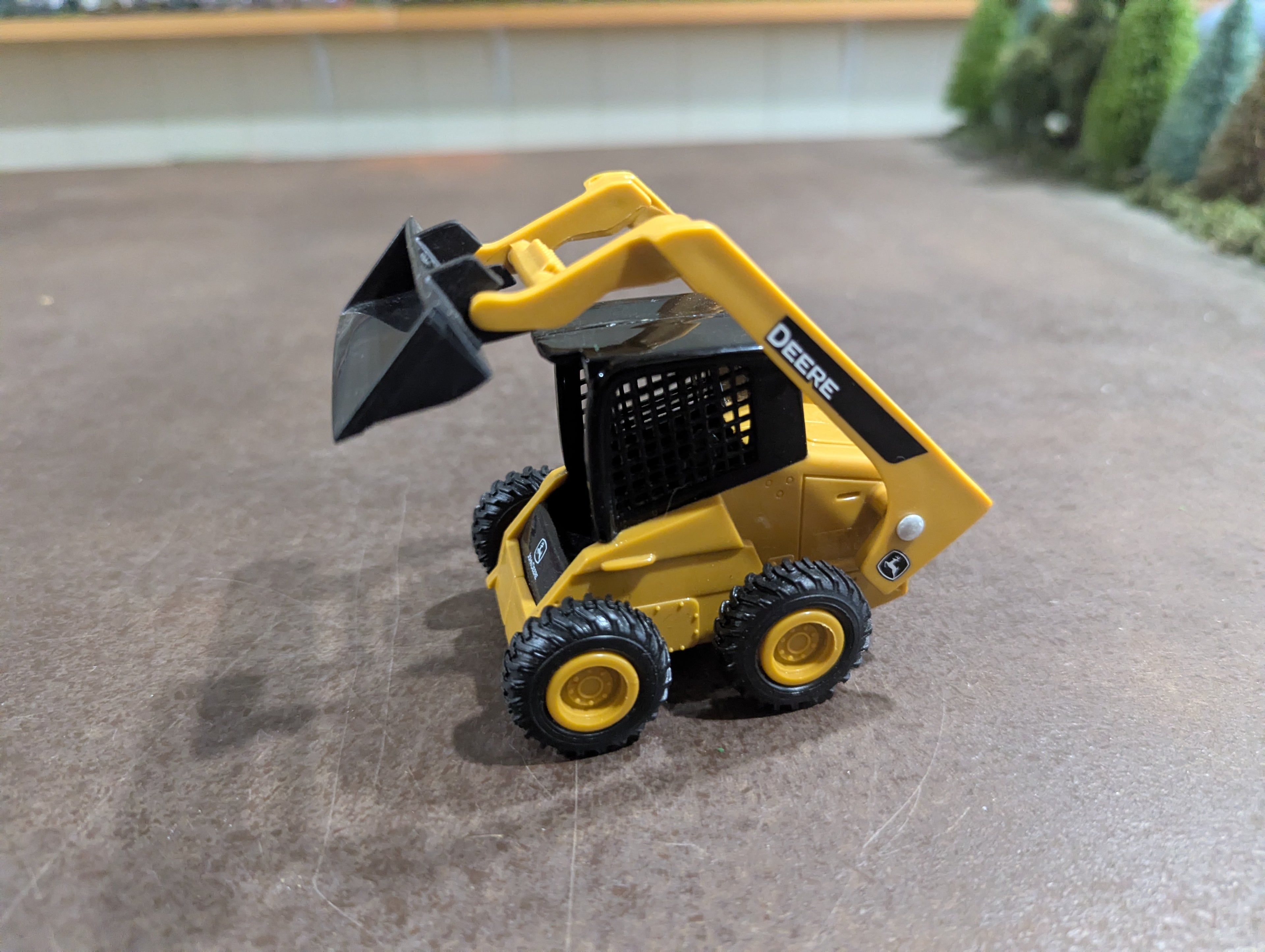 1:32 John Deere Skid Steer Toy