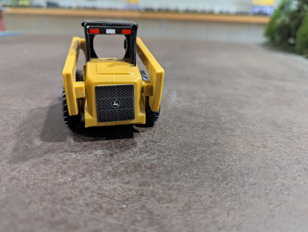 1:32 John Deere Skid Steer Toy